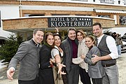 Wolfgang Riess, Laura Seyrling Riess, Cristina Seyrling, Hardy Krüger mit Frau Alice Krüger, Agnes Seyrling, Alois Seyrling. VIPs im Schnee im Hotel und Spa Klosterbraeu am 16.12.2019 in Seefeld  (©Foto: Brauer Photos/Goran Nitschke)